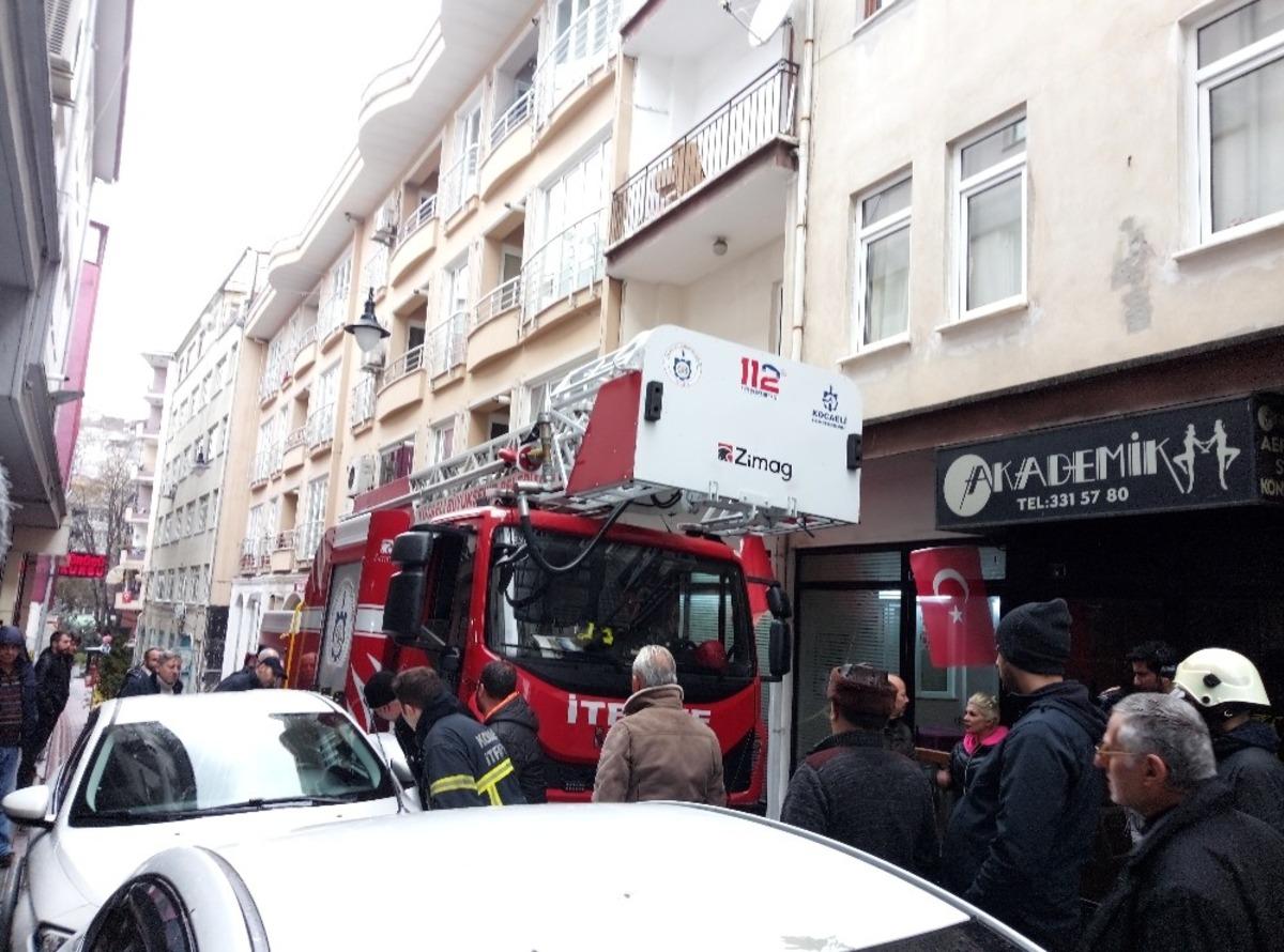 Yangına giden itfaiye ara&ccedil;ları hatalı parklardan sokağa giremedi