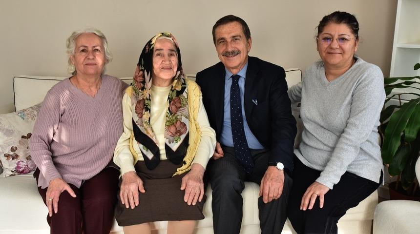 Başkan Ata&ccedil; yaşlıları yalnız bırakmıyor