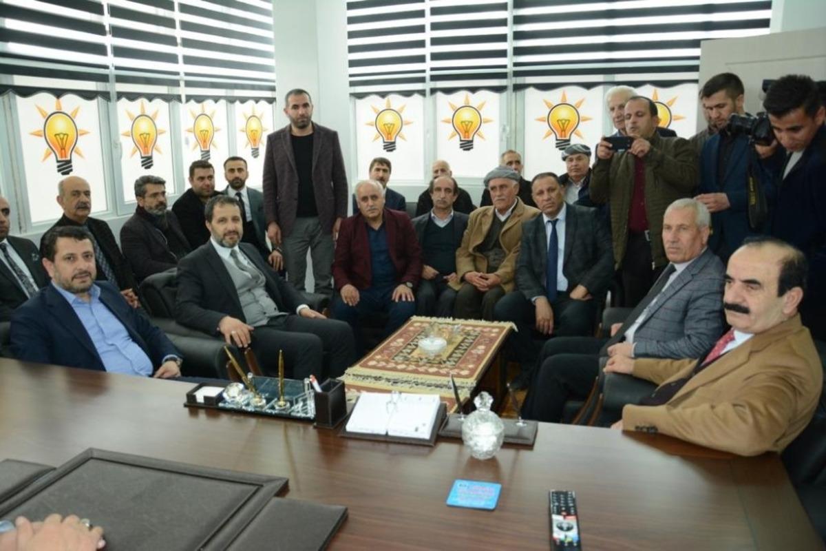 AK Parti Derecik İl&ccedil;e Başkanlığı yeni yerine taşındı