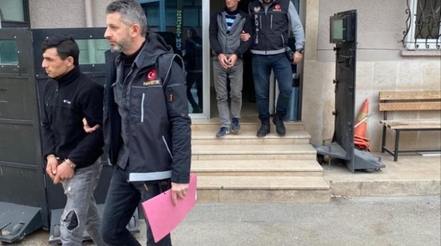 Mustafakemalpaşa&rsquo;da uyuşturucu satıcıları tutuklandı