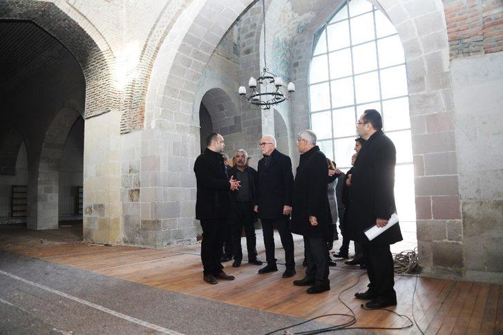 Vakıflar Genel Müdürü Ersoy, zarar gören eserleri inceledi G3