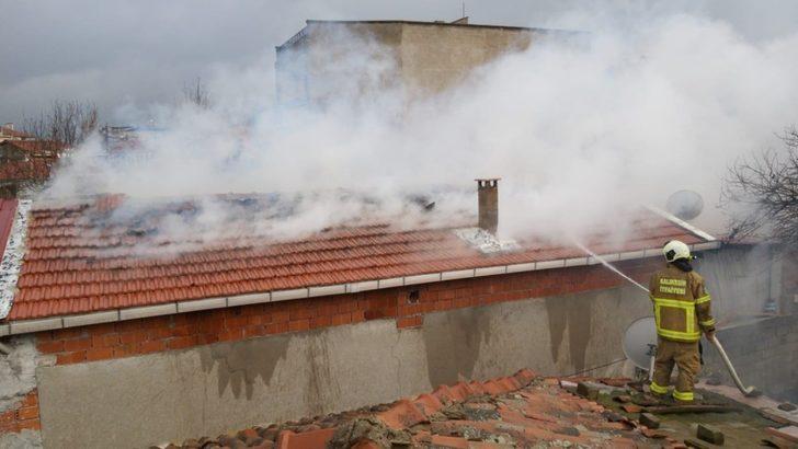 Kepsut’ta çatı yangını korkuttu G3