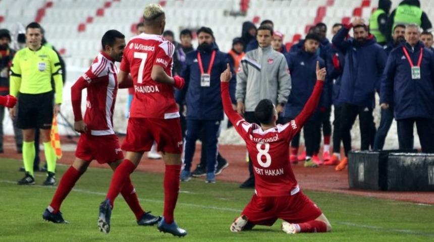 Mert Hakan ile Erol Bulut arasında gol sevinci gerilimi!