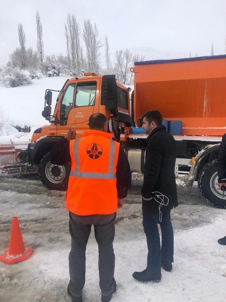 Hizan’da karla mücadele çalışmaları aralıksız sürüyor G3
