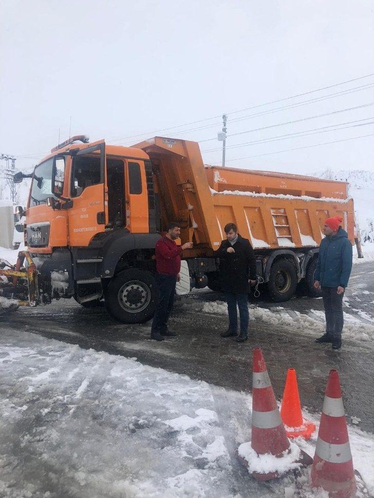 Hizan’da karla mücadele çalışmaları aralıksız sürüyor G4
