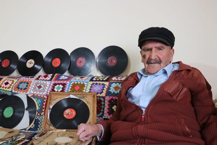 Tokatla başlayan plak koleksiyonuna gözü gibi bakıyor G2