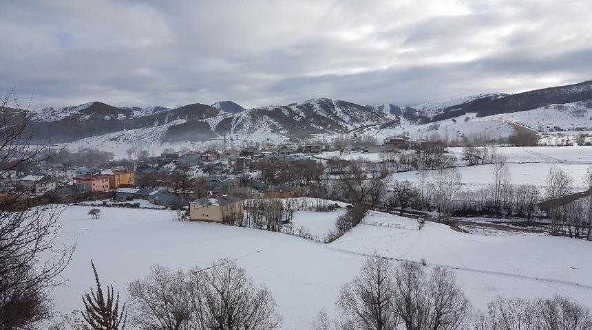Erzincan&rsquo;ın y&uuml;ksek kesimlerinde aralıklı kar yağışı bekleniliyor