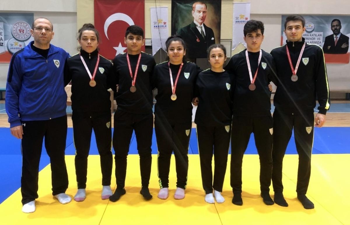 Manisa BBSK&rsquo;lı judoculardan 6 madalya