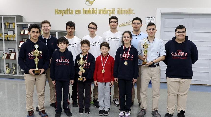 SANKO Okulları satran&ccedil;ta birincilikleri kimseye bırakmadı