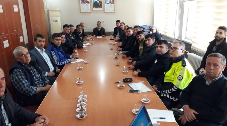 Alaşehirli otob&uuml;s s&uuml;r&uuml;c&uuml;leriyle g&uuml;venlik toplantısı yapıldı