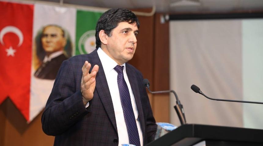 Iğdır &Uuml;niversitesi Rekt&ouml;r&uuml; Prof. Dr. Mehmet Hakkı Alma, &ouml;ğretmen ve okul y&ouml;neticilerine konferans verdi