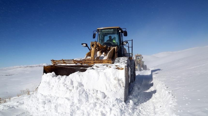 Van&rsquo;da 51 yerleşim yeri yolu ulaşıma kapandı
