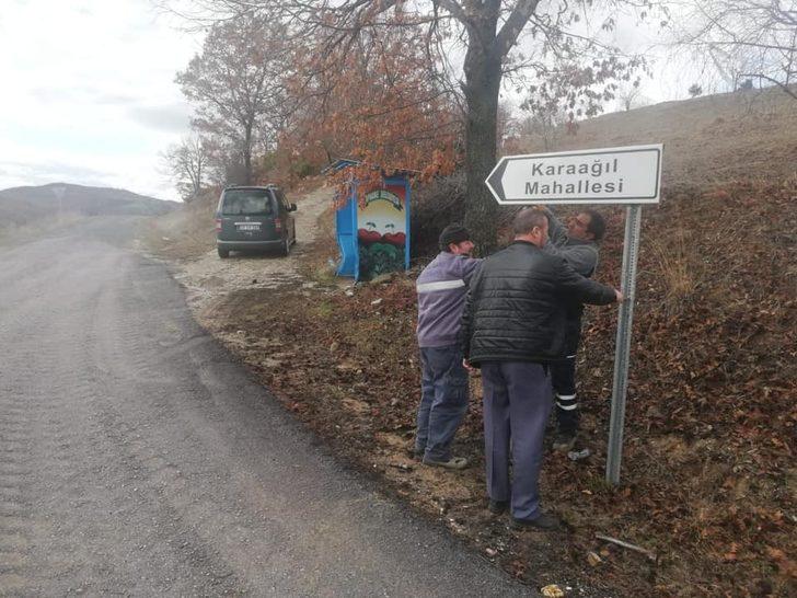 Şaphane ilçesine mahalle ve köyleri gösteren yön levhaları G3