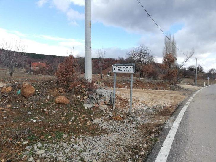 Şaphane ilçesine mahalle ve köyleri gösteren yön levhaları G4