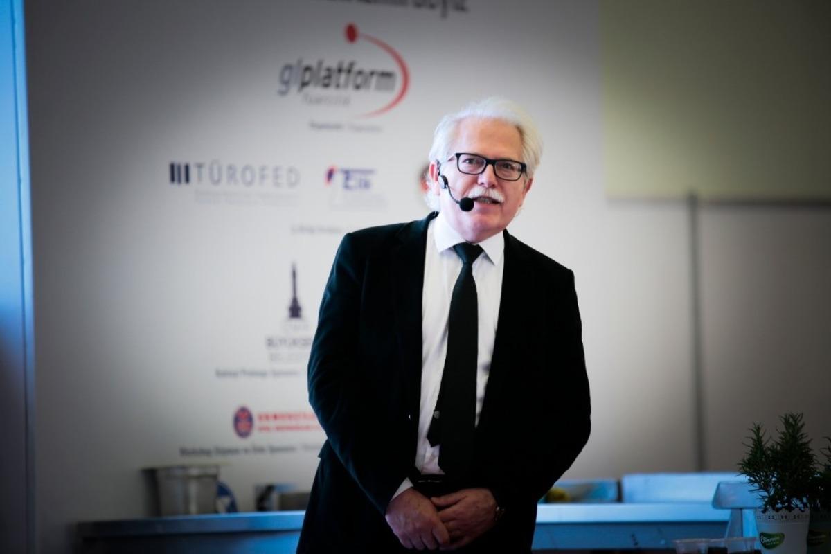 &ldquo;İzmir, sağlık turizmi i&ccedil;in bi&ccedil;ilmiş kaftan&rdquo;