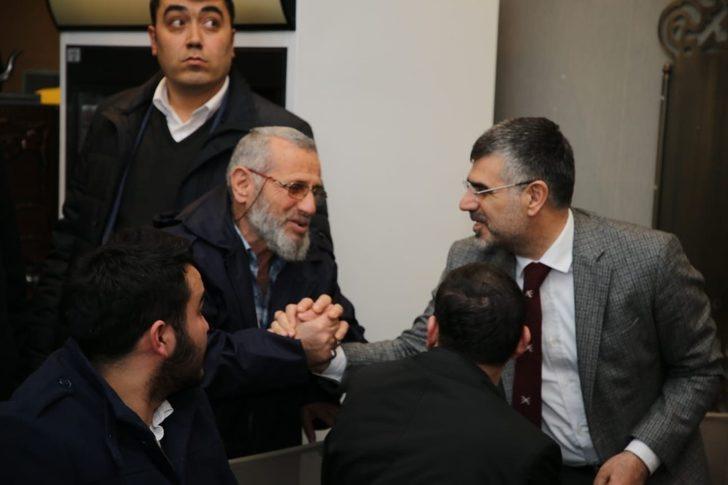 Başkan Keskin, Merkez Camii’de namaz sonrası vatandaşlarla görüşerek soruları cevapladı G2