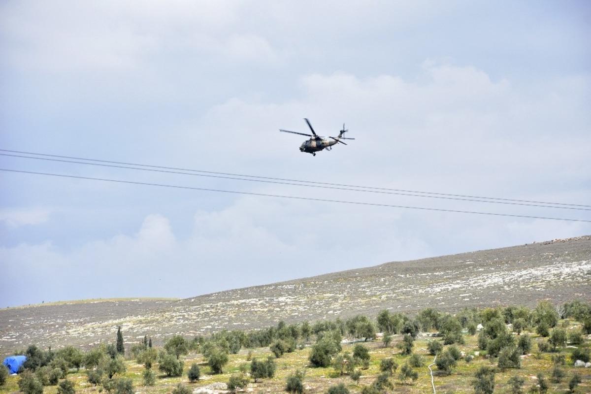 Sınırda askeri helikopter hareketliliği