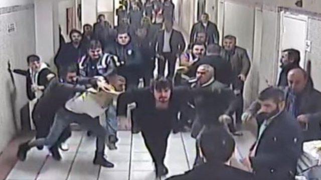 Bakırköy Adliyesi'nde avukata darp! Görüntüler ortaya çıktı