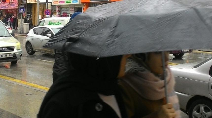 Deprem b&ouml;lgesinde 2 g&uuml;n daha yağış beklentisi