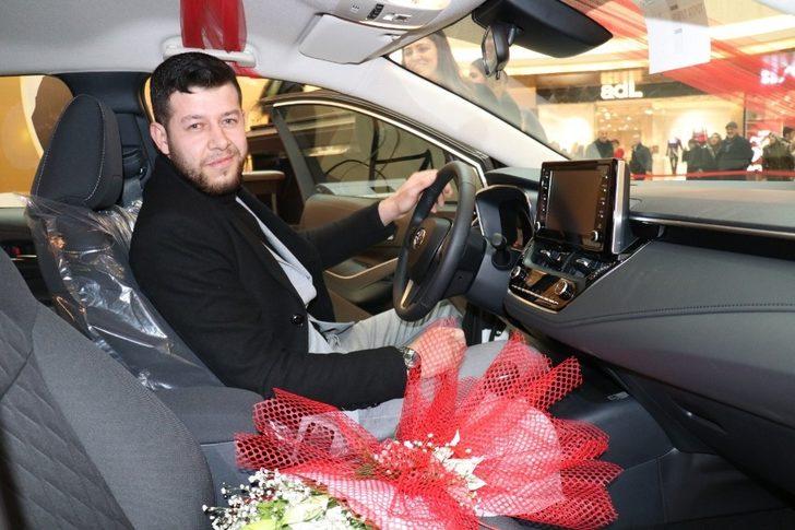 600 TL’lik alış veriş ile 200 bin TL değerinde aracın sahibi oldu G1
