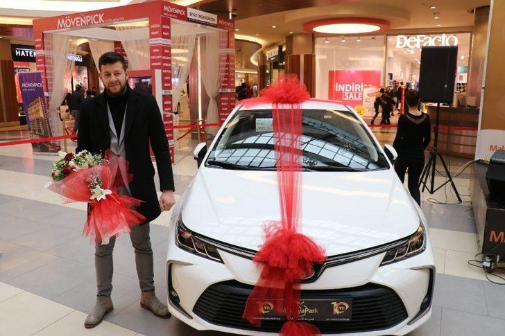 600 TL’lik alış veriş ile 200 bin TL değerinde aracın sahibi oldu G4