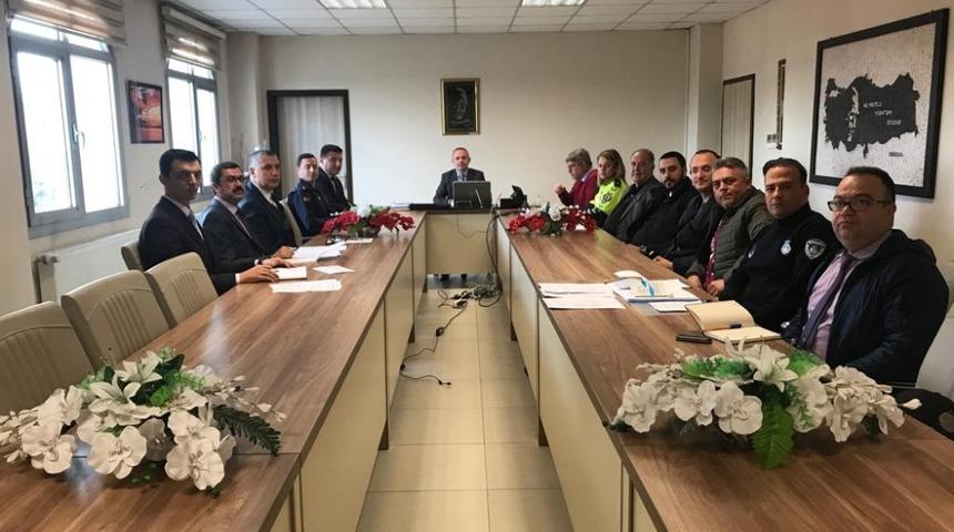 Burhaniye&rsquo;de otob&uuml;s kazalarının &ouml;nlenmesi i&ccedil;in alınacak tedbirler g&ouml;r&uuml;ş&uuml;ld&uuml;