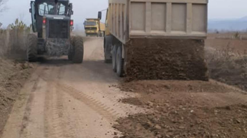 Köy yollarında stabilize çalışması