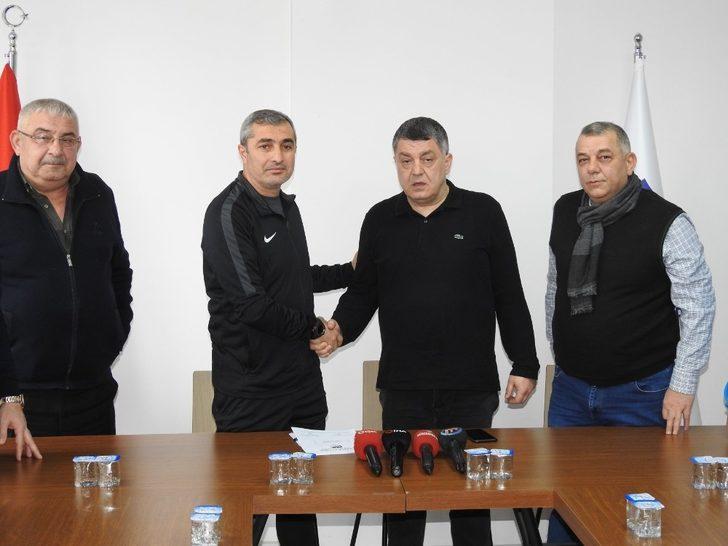 Düzcespor’da Mustafa Sarıgül resmen dönemi başladı G1