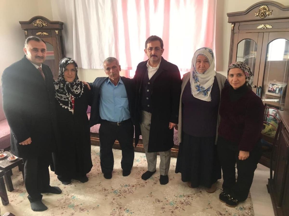 Aksu ve Cabbar&rsquo;dan şehit evine ziyaret