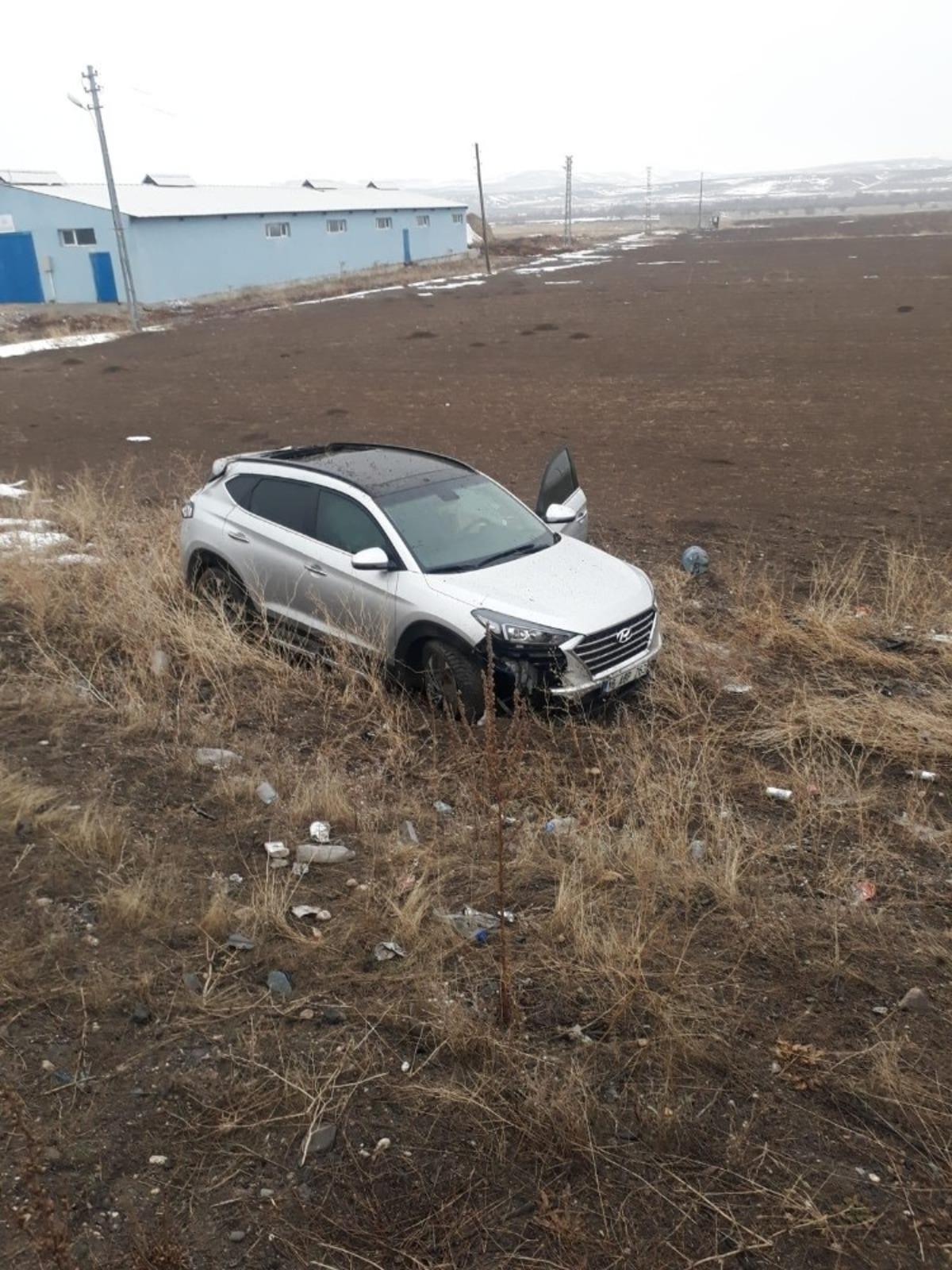 Horasan&rsquo;da otomobil takla attı, 1 yaralı