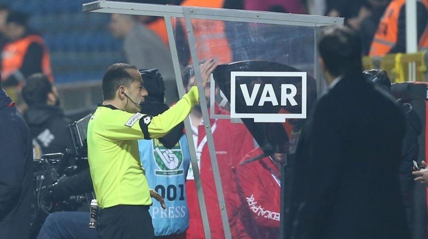 Serhat Akın: Hakemler VAR ile sevişiyor mu?