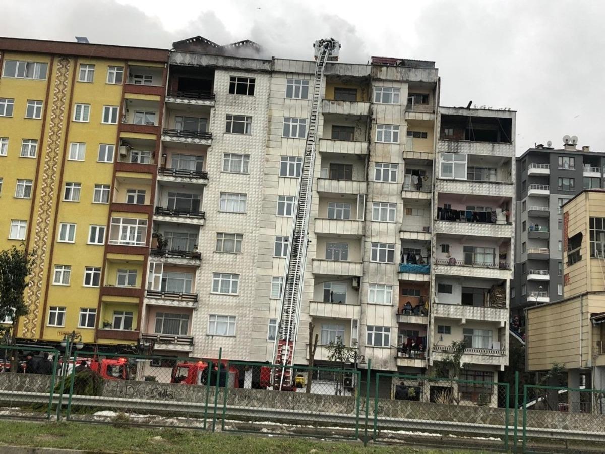 Rize&rsquo;de &ccedil;atı katında &ccedil;ıkan yangın paniğe yol a&ccedil;tı