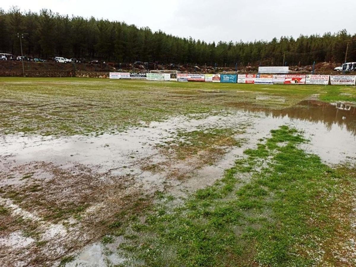 Sahayı su bastı, ma&ccedil; tatil edildi