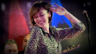 1 Erkek 1 Kadın 2 Çocuk Yılbaşı Özel Bölümü Fragmanı