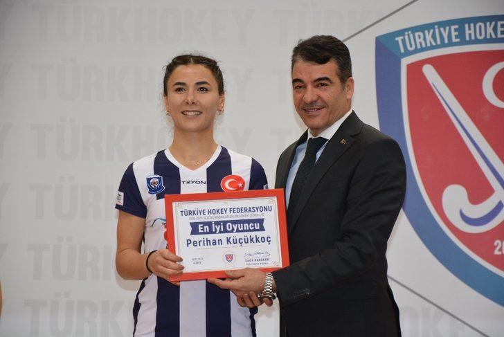 Hokey’e gönül vermiş iki Türk kızı G1