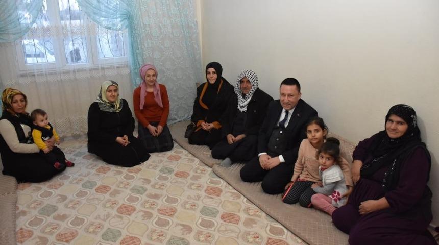 Başkan Beyoğlu, tek g&ouml;zl&uuml; evde yaşayan mağdur aileye sahip &ccedil;ıktı