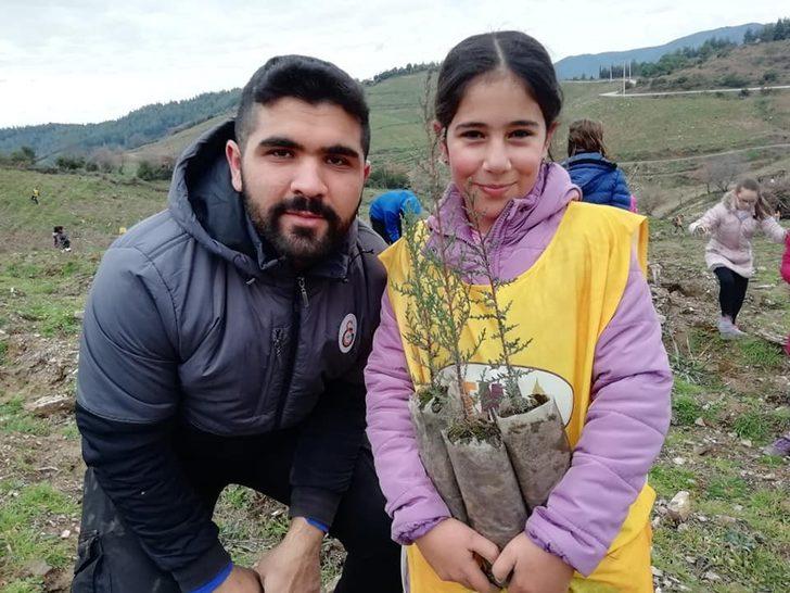 Suyu düştüğü, toprağı oluştuğu yerde tutmak için fidan diktiler G2