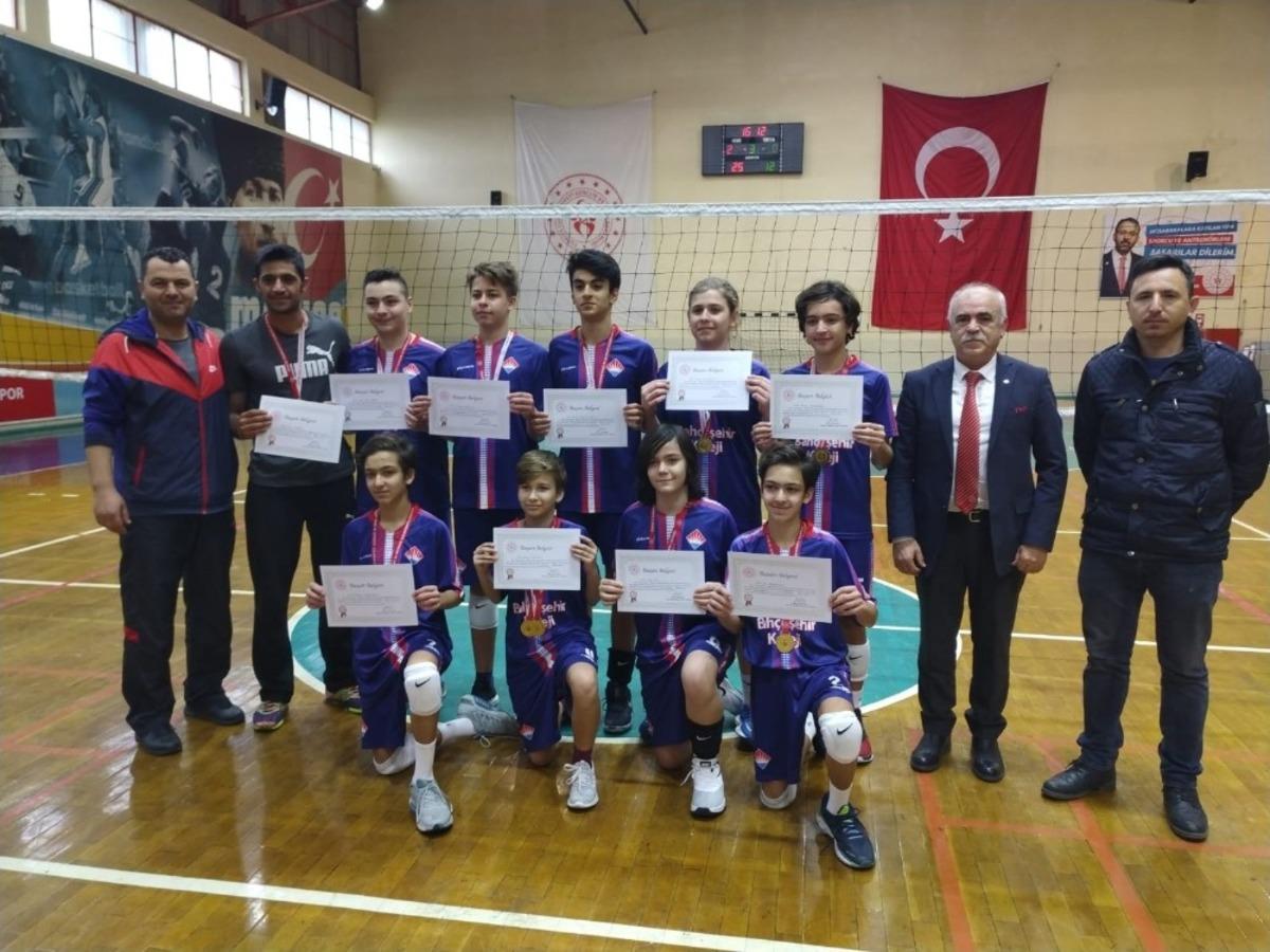 Manisa&rsquo;da yapılan Yıldızlar Voleybol Grup M&uuml;sabakaları sona erdi