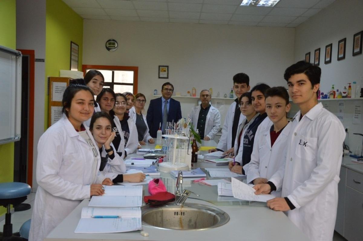 Liseli &ouml;ğrencilere iş aramanın p&uuml;f noktalarını anlattılar