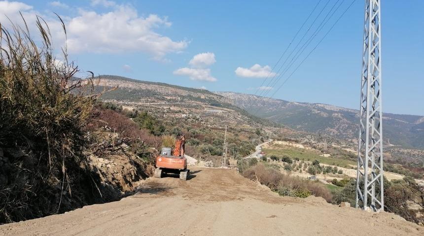 Heyelandan zarar g&ouml;ren yol ulaşıma a&ccedil;ıldı