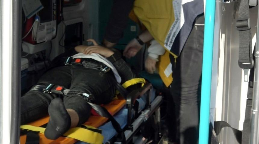 Otomobilin &ccedil;arptığı &ouml;ğrenci yaralandı