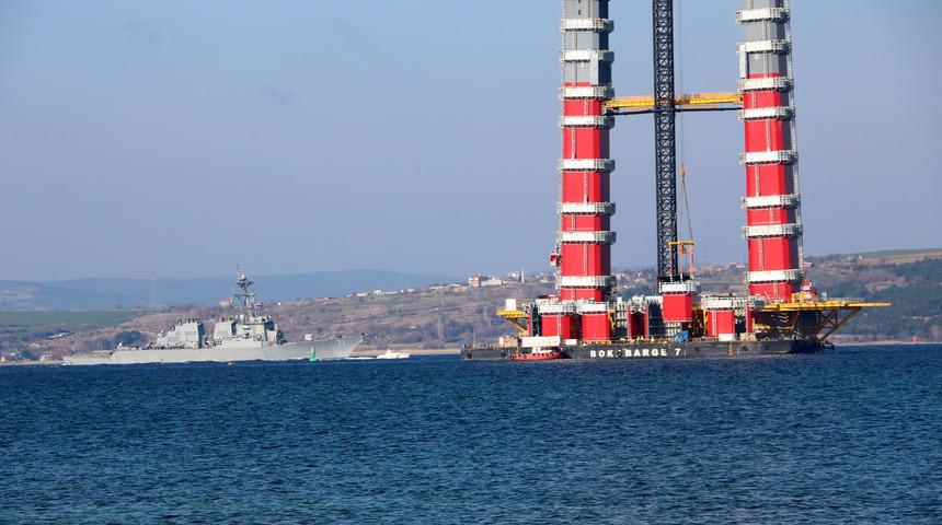 ABD savaş gemisi 'USS Ross' Çanakkale Boğazı'ndan geçti