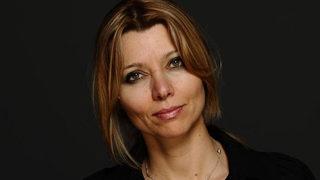 Elif Şafak: Demokrasi sallantıda