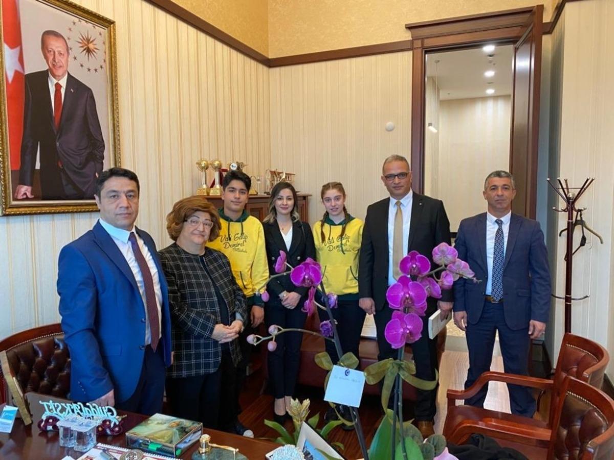 Bakan Sel&ccedil;uk Malatyalı &ouml;ğrencileri kabul etti