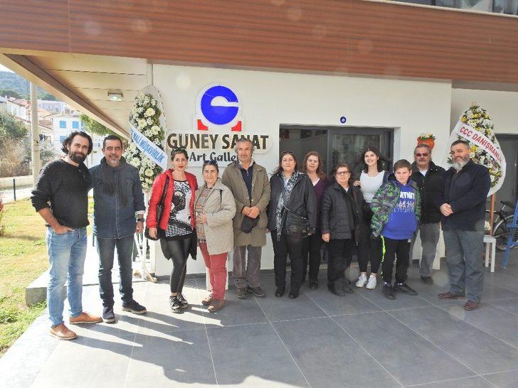 Ödüllü ressam Çeşme’de sanat galerisi açtı G3