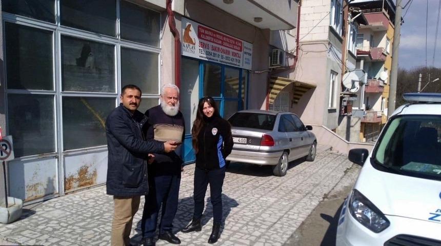 Kayıp c&uuml;zdan zabıta ekiplerince sahibine teslim edildi