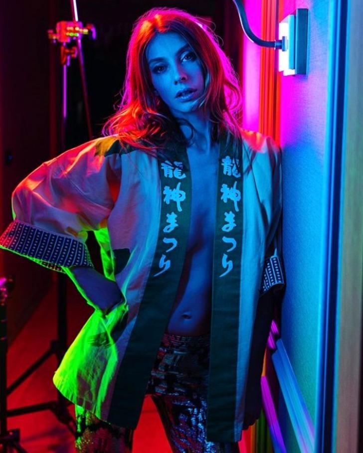 Tuba Ünsal'dan sütyensiz poz!  G1