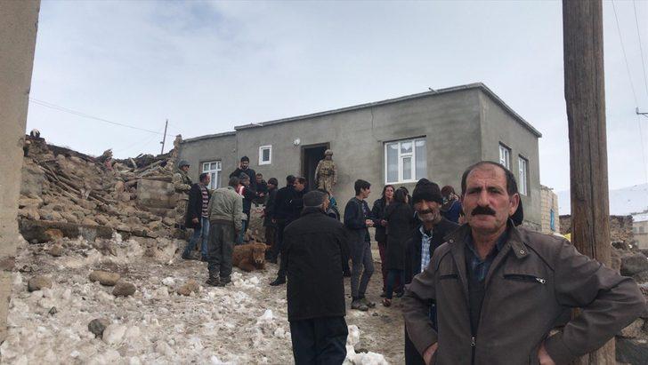 Depremde hasar gören Başkale'deki mahallelerde çalışmalar sürüyor G3