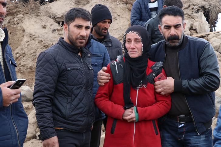 Van'da yürek yakan feryat! Depremde 3 çocuğunu ve eşini kaybetti G1