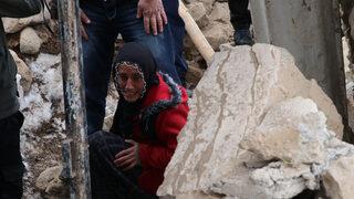 Van'da yürek yakan feryat! Depremde 3 çocuğunu ve eşini kaybetti